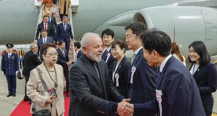 Lula inicia visita oficial ao Japão para fortalecer relações comerciais e diplomáticas