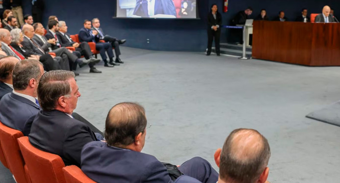 O que acontece agora que Bolsonaro e sete aliados são réus no STF por tramar golpe de Estado