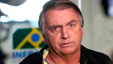 “Por enquanto, eu sou candidato”, diz Bolsonaro