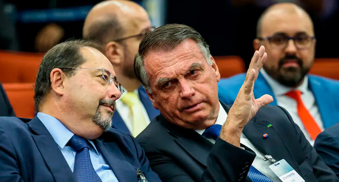 STF decide hoje se Bolsonaro e aliados viram réus pela trama golpista