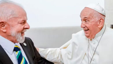 Chefes dos Poderes aceitam convite de Lula para funeral do papa Francisco