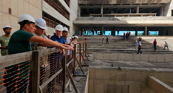 Governador realiza visita técnica às obras do Cais das Artes