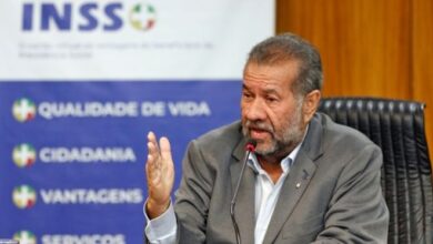 Ministro Carlos Lupi afirma que INSS tomou medidas contra fraudes em descontos e nega omissão
