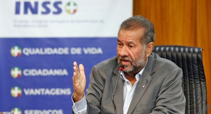 Ministro Carlos Lupi afirma que INSS tomou medidas contra fraudes em descontos e nega omissão
