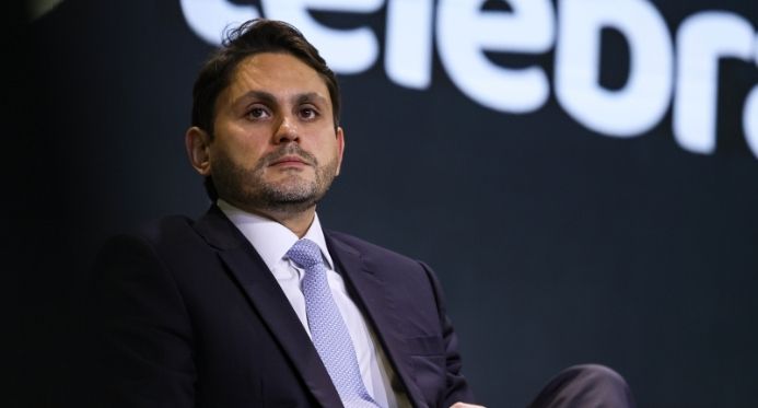 Ministro das Comunicações, Juscelino Filho, entrega cargo após denúncia de desvio de emendas