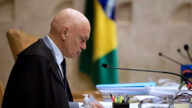 Moraes consulta PGR sobre notícia-crime que pede prisão de Bolsonaro
