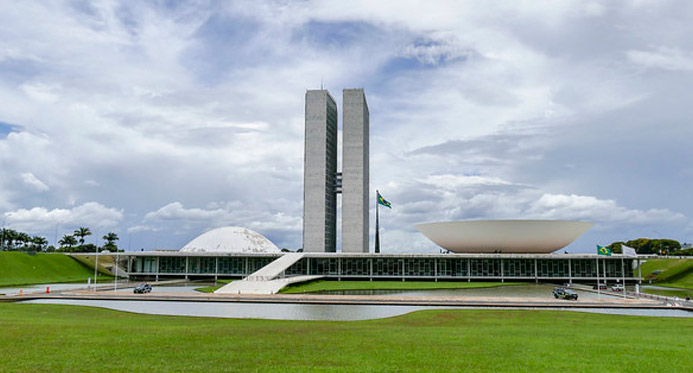 PEC do fim da reeleição para chefes do Executivo avança no Senado
