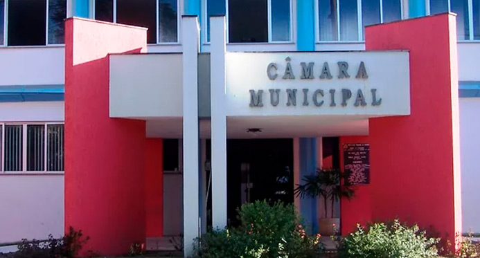 Câmara de Aracruz propõe aumento de 66% nos salários dos vereadores e cria 34 novos cargos