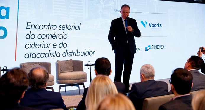 Casagrande fortalece protagonismo capixaba em logística e comércio exterior em evento inédito em São Paulo