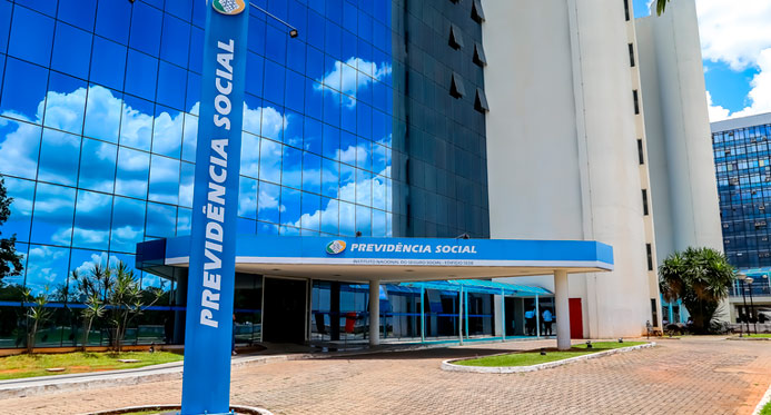 Justiça Federal dá 48h para governo Lula explicar fraudes no INSS