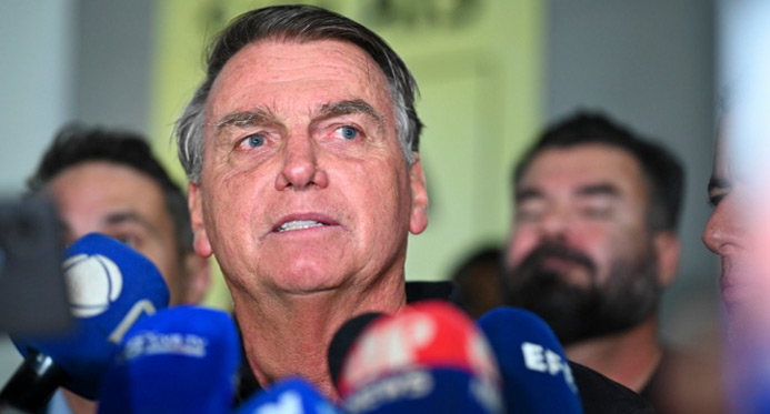 Bolsonaro e mais sete sentam hoje no banco de réus do plano de golpe
