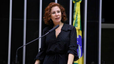 Câmara dos Deputados diz ao STF que suspendeu salário de Zambelli