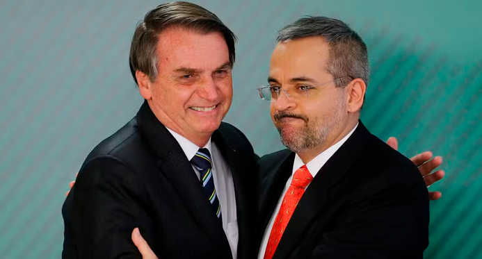 'Eu fui muito otário', diz ex-ministro Weintraub após Bolsonaro chamar apoiadores do golpe de 'malucos'