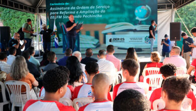 Governador inaugura quadra poliesportiva e autoriza reforma de escola na Serra