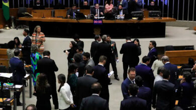 Governo ainda avalia se vai ao Supremo por IOF, diz AGU
