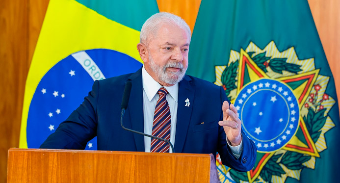 Lula determina que Itamaraty cuide do traslado do corpo de brasileira que morreu em vulcão na Indonésia