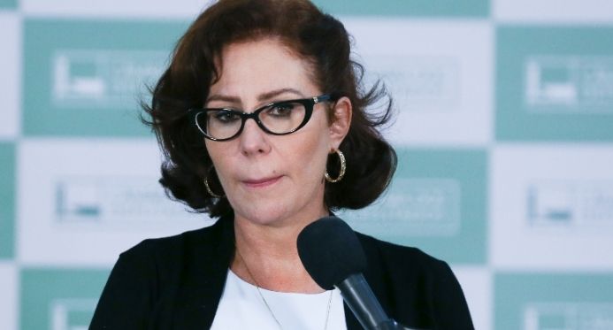 Moraes determina prisão preventiva de Carla Zambelli e inclusão na lista da Interpol