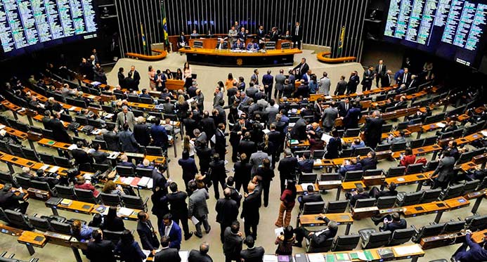 Pesquisa: maioria dos brasileiros é contra aumento no número de deputados