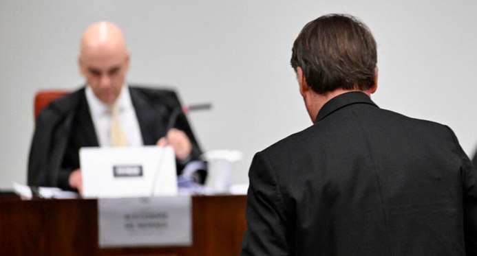 Após entregar defesa, Bolsonaro aguarda definição de Moraes sobre prisão