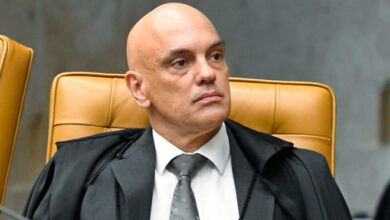 Bolsonaro e Eduardo instigaram “agressão” de Trump ao Brasil, diz Moraes