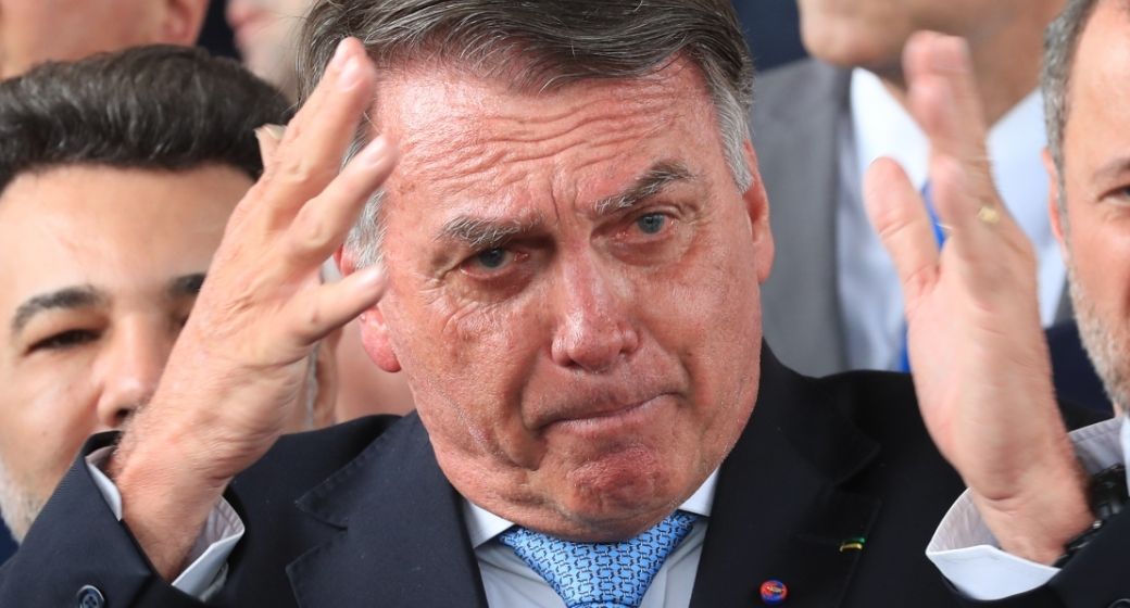 Bolsonaro é proibido de sair de casa à noite e de usar redes sociais; confira detalhes das restrições