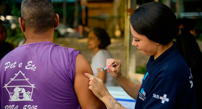 Doenças crônicas agravam infecções respiratórias em idosos, diz estudo