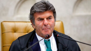 Fux diverge de Moraes e vota contra cautelares impostas a Bolsonaro