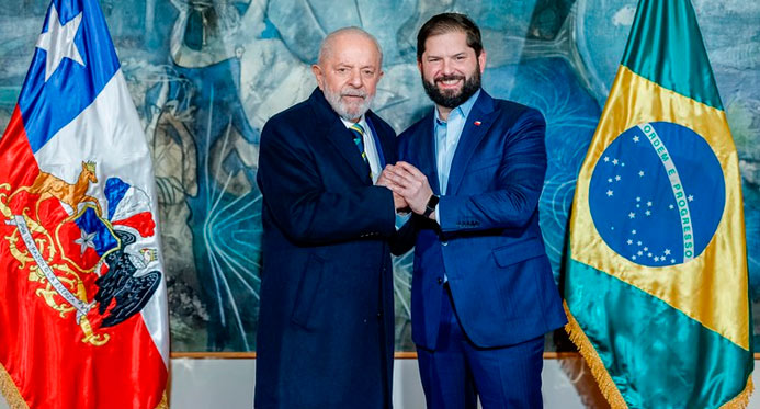 Lula vai ao Chile para cúpula com presidentes em defesa da democracia