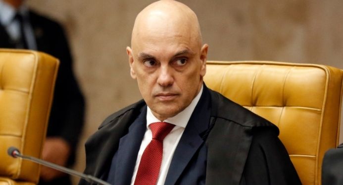Moraes adverte Bolsonaro por violar proibição de uso de redes sociais