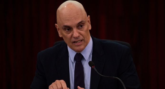 Moraes diz que Bolsonaro violou regra, mas rejeita prisão preventiva