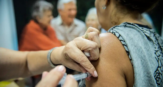 Saúde do ES envia SMS para idosos que não se vacinaram contra a gripe