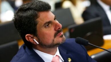 Senador do ES, Marcos do Val viaja aos EUA mesmo com passaporte bloqueado pelo STF