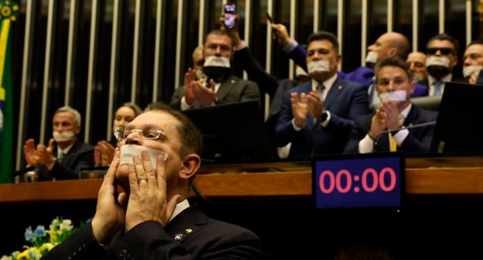 Alcolumbre e Motta pedem diálogo e respeito após ocupação de plenários