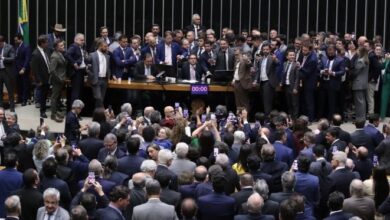 Após motim bolsonarista na Câmara, Motta retoma trabalhos e pede respeito