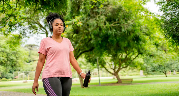 Aumentar o ritmo da sua caminhada pode te fazer viver mais, diz estudo