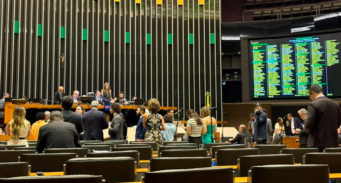 Câmara aprova urgência para isenção do IR de quem ganha até R$ 5 mil