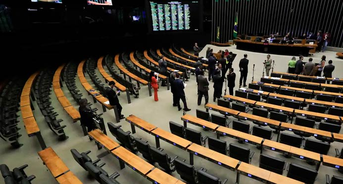 Câmara vai pautar projeto contra ‘adultização’ de crianças nas redes