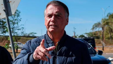 Com crises de soluço, Bolsonaro pede a Moraes autorização para realizar exames médicos