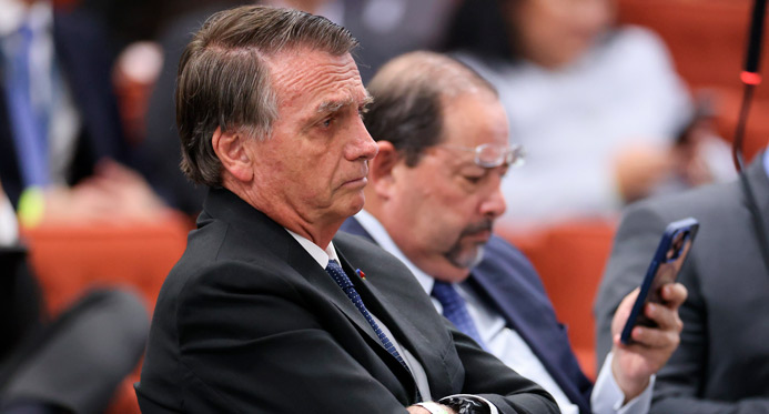 Defesa de Bolsonaro alfineta Moraes: "Sabemos que a Justiça não é tola"
