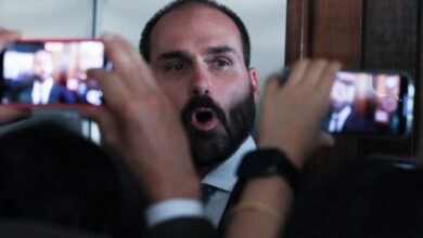 Eduardo Bolsonaro vira alvo de ação no STF por articulação contra o Brasil