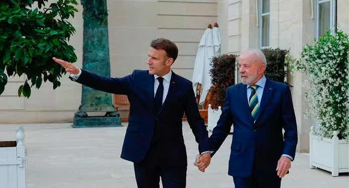 Em telefonema para Macron, Lula critica tarifaço e fala em avançar no acordo Mercosul e União Europeia