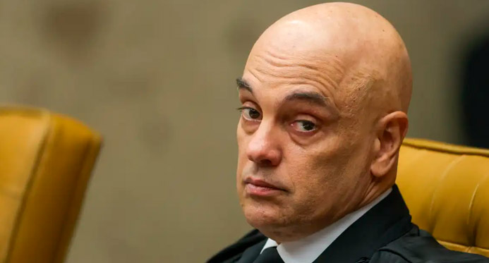 Familiares podem visitar Bolsonaro sem pedir autorização, decide Moraes
