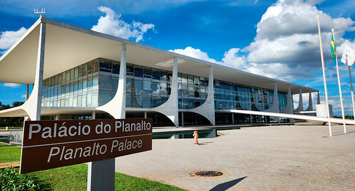 Governo define novo slogan: “Governo do Brasil do lado do povo brasileiro”