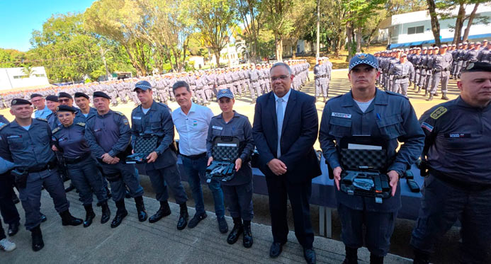 Governo do ES entrega mais de 2 mil novas pistolas Glock à PMES
