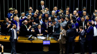 Hugo analisa imagens e avalia punir deputados que tumultuaram a Câmara