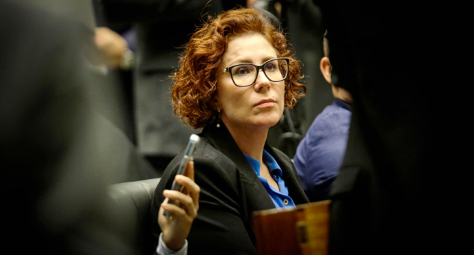 Justiça mantém prisão de Zambelli na Itália; extradição pode ser próxima etapa