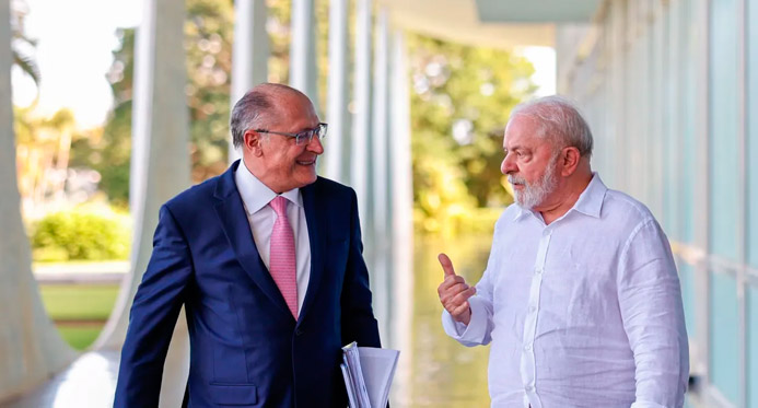 Lula finaliza plano aos setores afetados por tarifaço de Trump