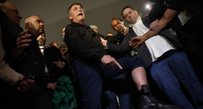 Maioria dos brasileiros aprova tornozeleira em Bolsonaro, aponta pesquisa