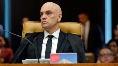 Moraes dá 48h para Bolsonaro explicar documento com pedido de asilo