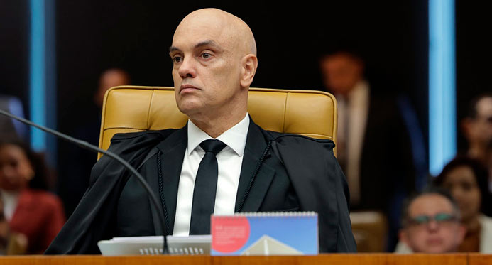 Moraes dá 48h para Bolsonaro explicar documento com pedido de asilo
